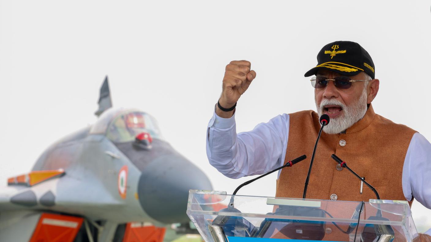 Modi e jet militare.jpg